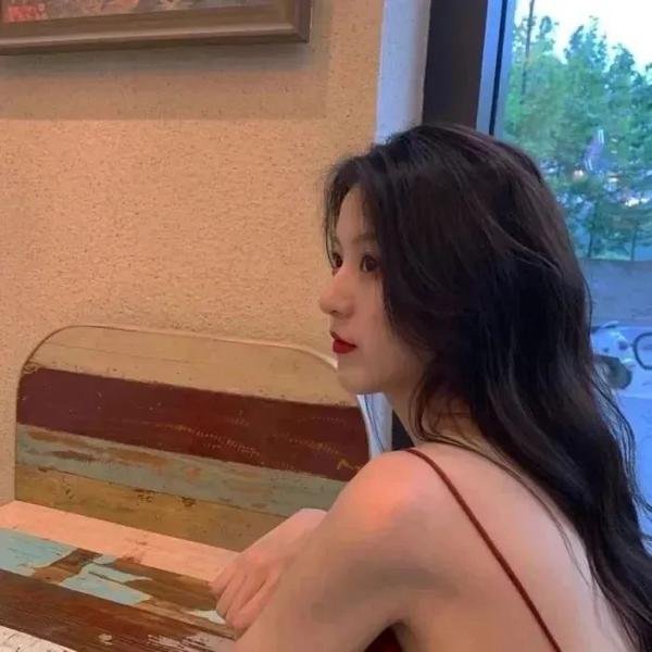 大小姐才不会玩格斗游戏